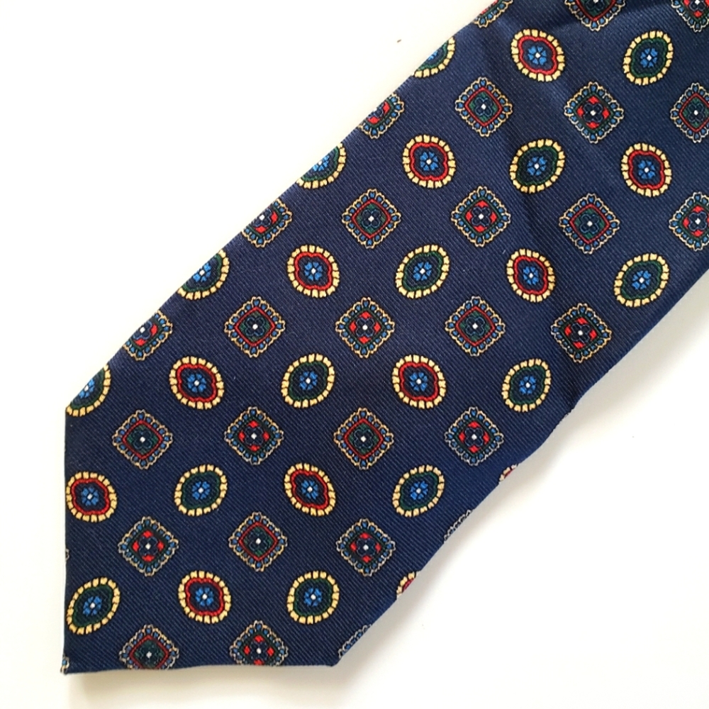 Charles Tyrwhitt silk necktie  Excellent condition.
